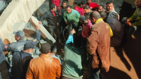 انهيار سقف شركة عمال