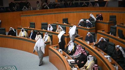 مشادات وانسحاب بعض النواب في مجلس الأمة الكويتي خلال تأدية الحكومة الجديدة اليمين الدستورية