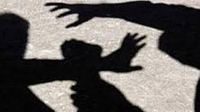 الابن العاق.. ابن يعتدي على والده المسن ويسبه بأبشع الألفاظ 