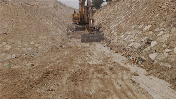 تطهير مخرات السيول