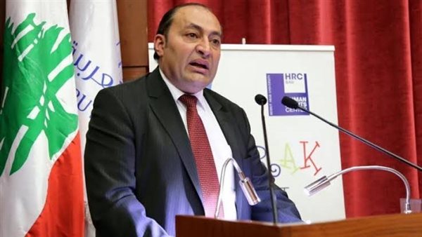  الدكتور رياض عيسى