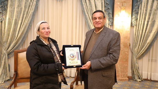 محافظ البحيرة يكرم