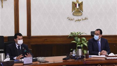 رئيس الوزراء يستعرض مع وزير الشباب الفرص الاستثمارية المتاحة بالوزارة