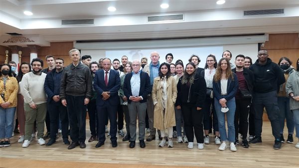 محافظ بورسعيد يستقبل