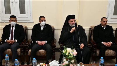 محافظ الفيوم يزور الكنيستين الإنجيلية والكاثوليكية للتهنئة بعيد الميلاد: لا فرق بين مسلم ومسيحي | صور