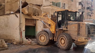 تنفيذ 10 قرارات إزالة لمخالفات بناء في 6 أحياء بالإسكندرية │ صور