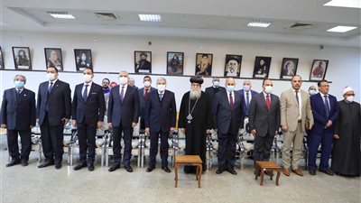 محافظ المنيا يقدم التهنئة للأقباط داخل المطرانيات بمناسبة عيد الميلاد