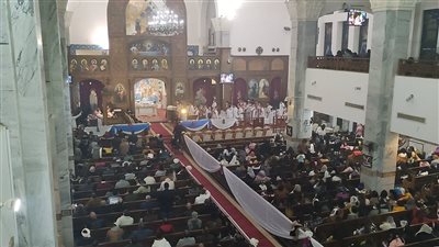 بدء مراسم صلاة قداس ليلة عيد الميلاد المجيد بكاتدرائية الأنبا شنودة بالغردقة | صور