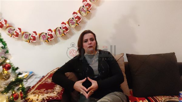 وكيلة مدرسة تعلق