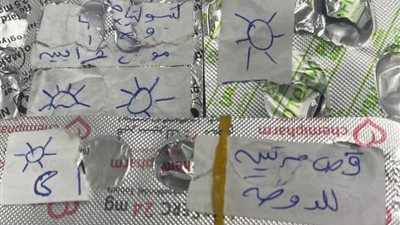 لفتة إنسانية.. صيدلي يرسم أشكالا لمساعدة الأميين على معرفة مواعيد الدواء