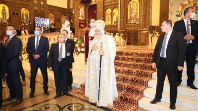 التزامًا بالإجراءات الاحترازية.. البابا تواضروس يستقبل تهاني عيد الميلاد دون مصافحة