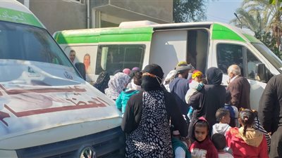 أول قافلة طبية خلال 2022.. الكشف على قرابة الألف حالة بقرية حاجر خزام بقنا