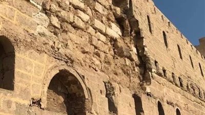 الصور الأولى للسور الشمالي المنهار بالدير الأبيض بسوهاج