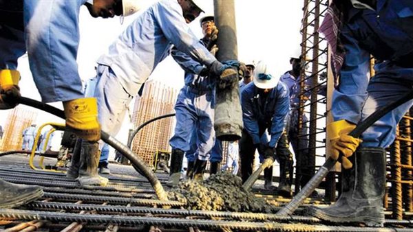 عمال - أرشيفية 