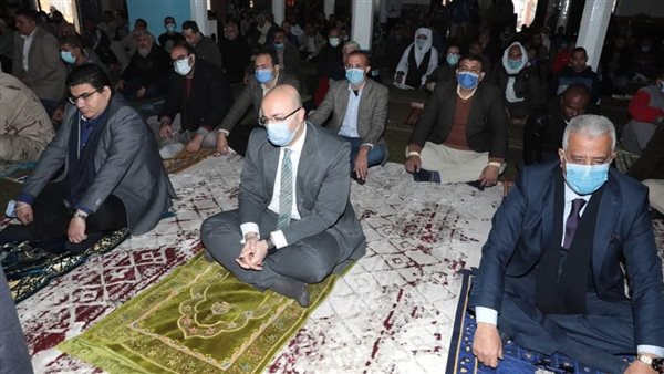 محافظ بني سويف يؤدي