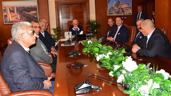 محافظ بورسعيد مع