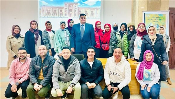 طلاب جامعة عين شمس