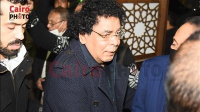 محمد منير يقدم واجب العزاء في الفنان الراحل أحمد الحجار بمسجد الحامدية الشاذلية | فيديو