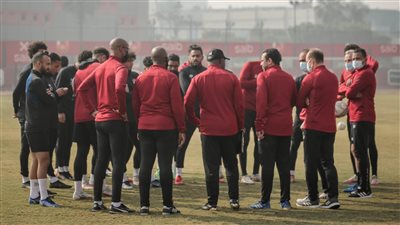  موسيماني يحاضر لاعبي الأهلي قبل مواجهة الجونة بكأس الرابطة