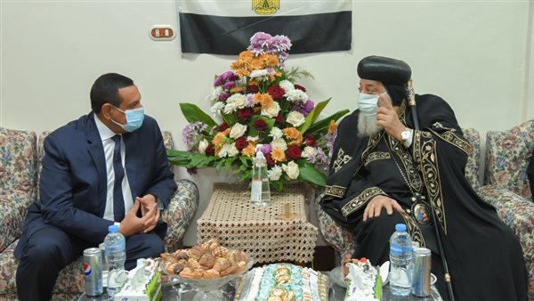 محافظ البحيرة والبابا