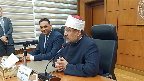 وزير الأوقاف ومحافظ