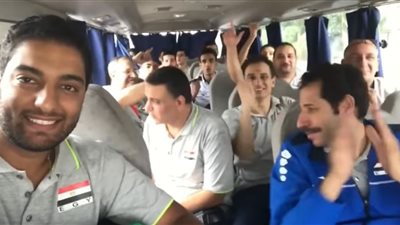 منتخب الطائرة يحتفل بالتأهل لنصف نهائي المونديال بأغنية “أنا ابن مصر أنا ضد الكسر” (فيديو)