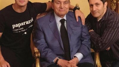 برفقة فتاة.. نجل السقا و عمر علاء مبارك في كافيهات نيويورك (صورة)