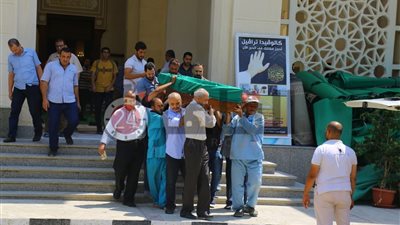 غياب رموز نظام مبارك.. تشييع جثمان والدة أحمد نظيف من مسجد جامعة مصر للعلوم (صور)