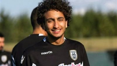 عمرو وردة يظهر بقميص لاريسا اليوناني لأول مرة (صورة)