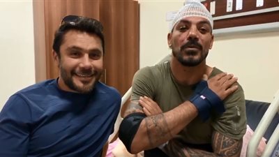 أحمد حسن لـ عمرو زكى: “سلامتك يا بلدوزر”.. واللاعب يطمئن جماهيره (فيديو)