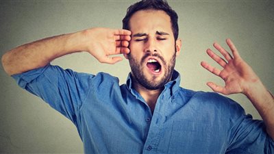 لماذا نشعر بالنعاس بعد الأكل؟.. 5 أسباب تُجيب