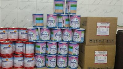 بعد انتشار عبوات ألبان للأطفال فاسدة.. وزارة الصحة تؤكد على كذب هذه الشائعة (صورة)