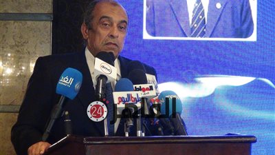 وزير الزراعة يتفقد البرامج القومية للأصناف الجديدة من المحاصيل بمحطة بحوث سخا بـ”كفر الشيخ”