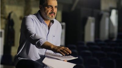 مجدي كامل يبدأ البروفات بديلًا للراحل فاروق الفيشاوي بمسرحية “الملك لير”