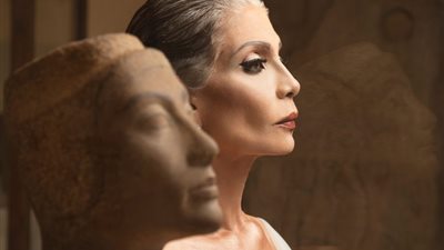 بجلسة تصوير جديدة.. مجلة أمريكية تصف سوسن بدر بـ”الفاتنة” التي تتحدى قواعد الجمال (صور)