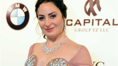 شاهد رقصة نرمين الفقي من حفل الهضبة عمرو دياب الأخير بالساحل (فيديو)