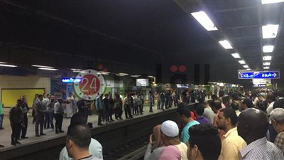 توقف خط مترو الأنفاق شبرا الخيمة بسبب عطل فنى (صور)