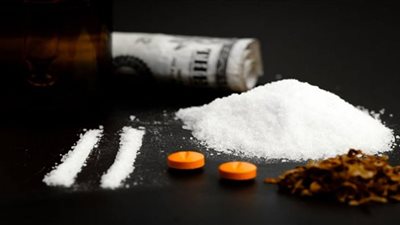 ضبط سائق لحيازته سلاح ناري ومواد مخدرة بالقاهرة