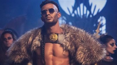 محمد رمضان عاري في أحدث ظهور له ومتابع: “أستر نفسك” (صورة)