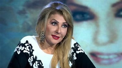 الفنانة نادية الجندي تتألق بفستان أسود.. والجمهور يُعلق (صور)