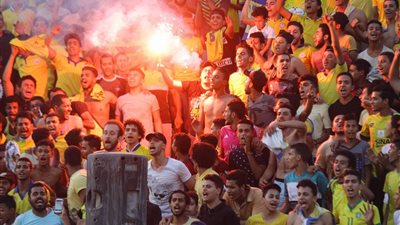 شاهد| احتفالية جماهير الإسماعيلي بالهدف الثالث في مرمى أهلي بني غازي (فيديو)