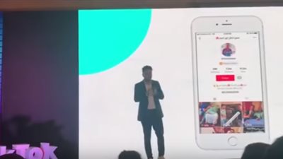 حمو شاكر يحكي قصة فيديوهاته مع “ماما سناء” علي تيك توك (فيديو)