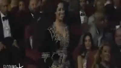فنانة مغربية تتعرض لموقف محرج أثناء تكريمها فى مهرجان الجونة السينمائي (فيديو)