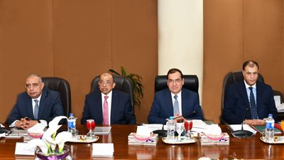 وزير البترول يعتمد نتائج أعمال شركتي الإسكندرية للبترول والبتروكيماويات المصرية