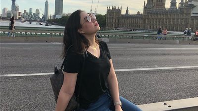 بالرغم من صدور حكم نهائي بحبسها.. بوسي تظهر في شوارع لندن (صور)