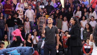 في أول حوار مطول.. كواليس تصوير مينا مسعود حلقة ببرنامج “معكم منى الشاذلي” (صور)