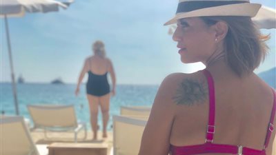 بـ”المايوه والتاتوه” منة فضالي تُشعل انستجرام من على حمام السباحة (صور)