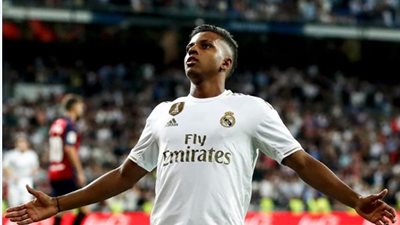 بأقدام برازيلية.. ريال مدريد يتصدر الدوري الإسباني بثنائية في شباك أوساسونا (فيديو وصور)