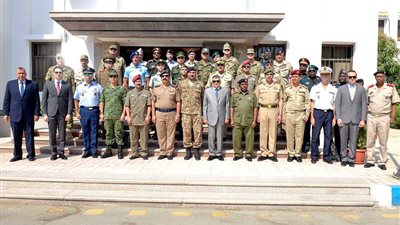 رئيس هيئة قناة السويس يلتقي الملحقين العسكريين بجمهورية مصر العربية