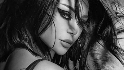 هيفاء تفاجئ الجمهور بملابس جريئة من على حمام السباحة (صور)